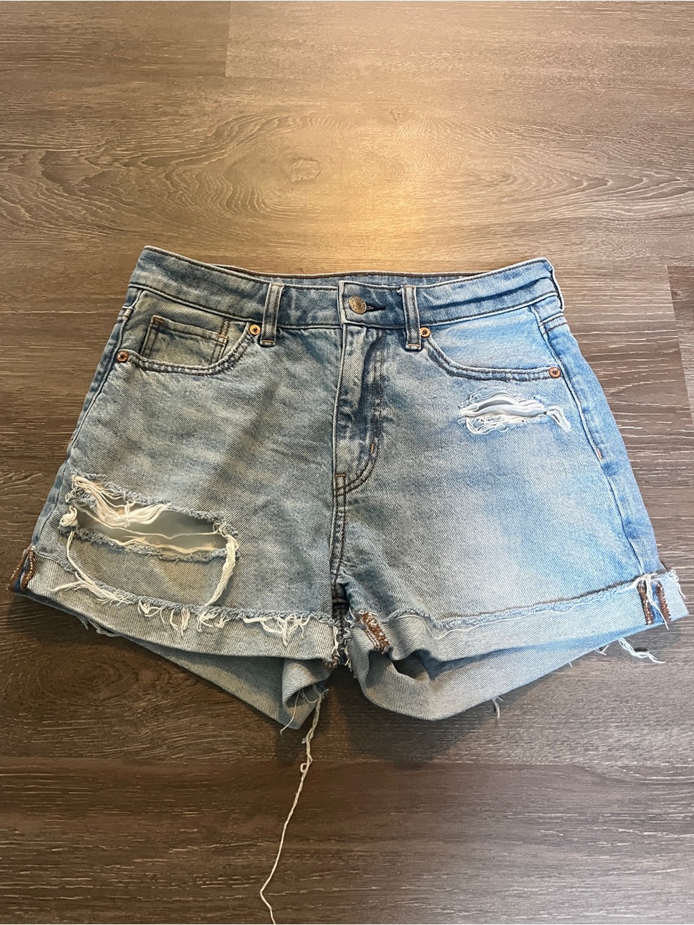 American Eagle Outfitters Light Blue Distressed Denim mom Shorts size 0